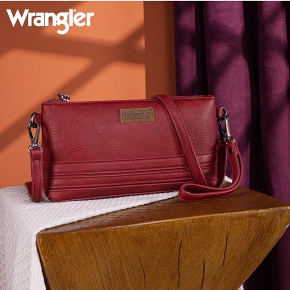 Wrangler Women’s Burgundy/Red Wristlet/Wallet/Clutch Purse with Extension Strap - Picture 7 of 7